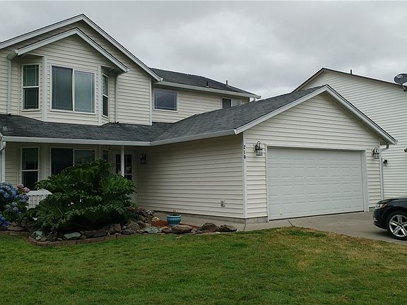 3rd image of 210 Blue Jay Ct