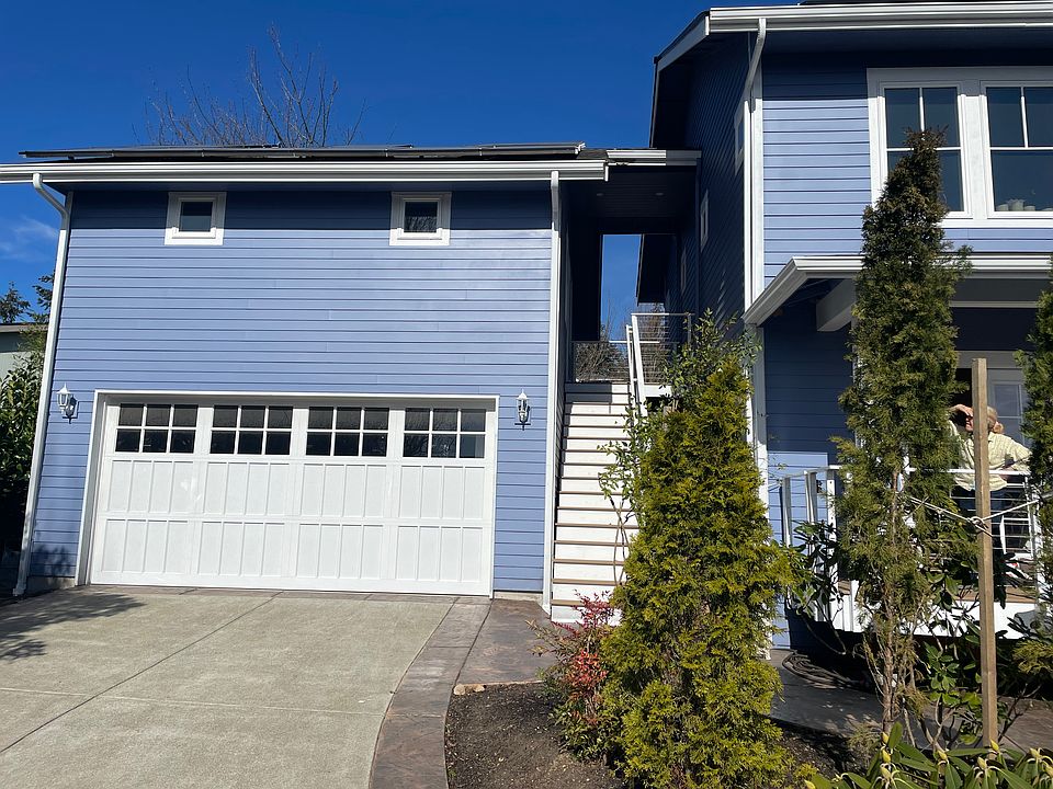 1st image of 257 Ericksen Ave NE