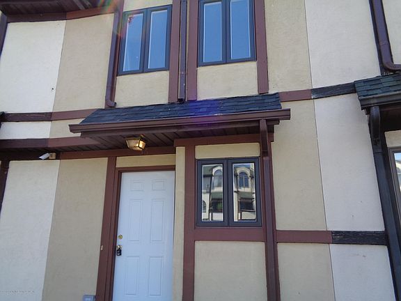 2nd image of 36 Stonecrest Ct
