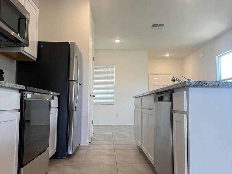 2370 E Steer Dr — Photo 14