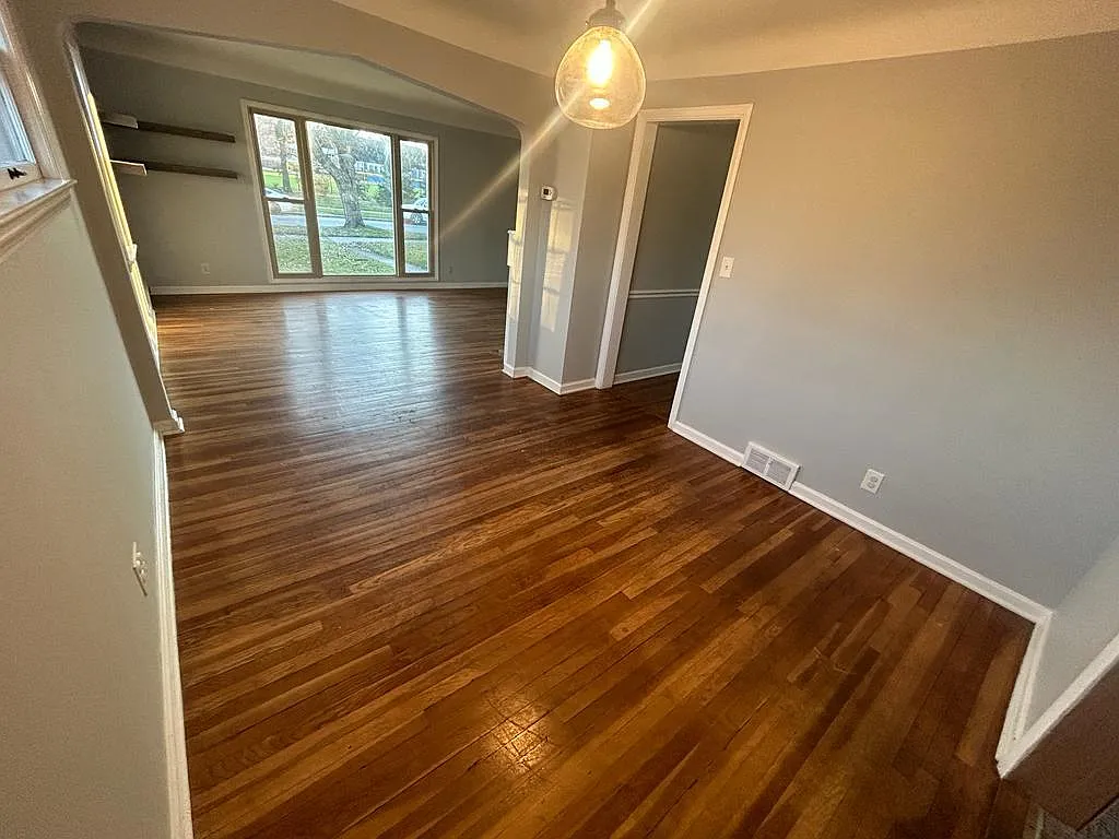 3 bed, 1.5 bath, 2068 sqft, $2,200 — Photo 4