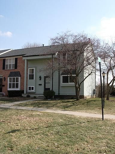 Rarely available end unit townhouse in northeast Ann Arbor.