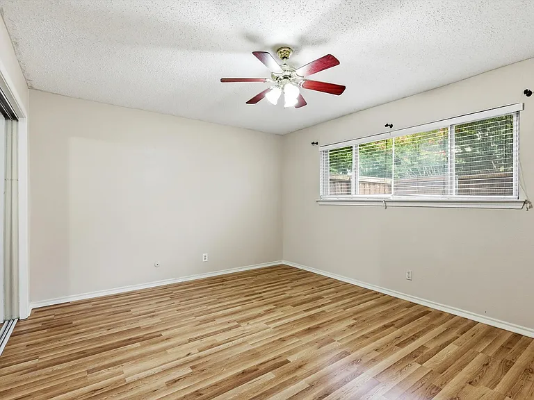 9624 Highland View Dr — Photo 12