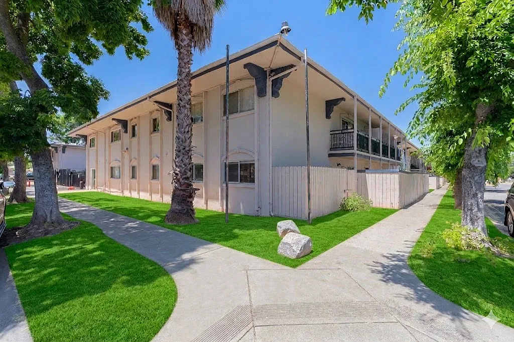 Plaza Estates — Photo 1