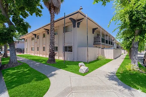 Plaza Estates Photo 1