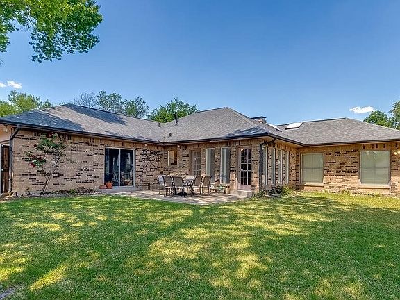 4th image of 1005 Nottingham Dr