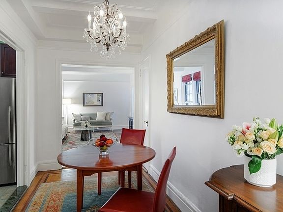 3rd image of 310 W 72nd St #5E