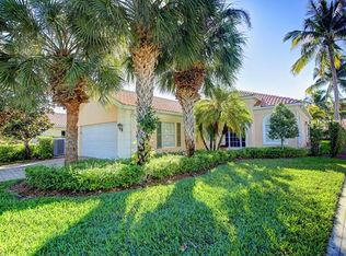 5472 Freeport Ln, Naples, FL 34119