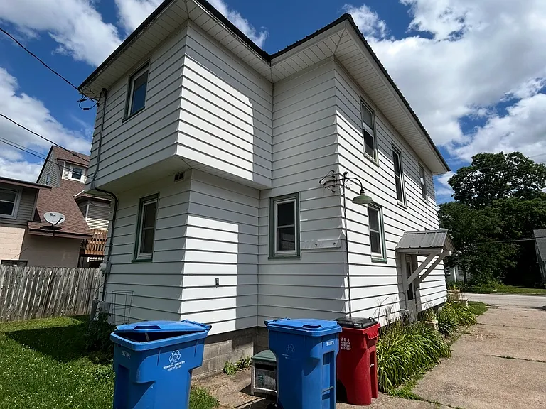 409 Grand St — Photo 10