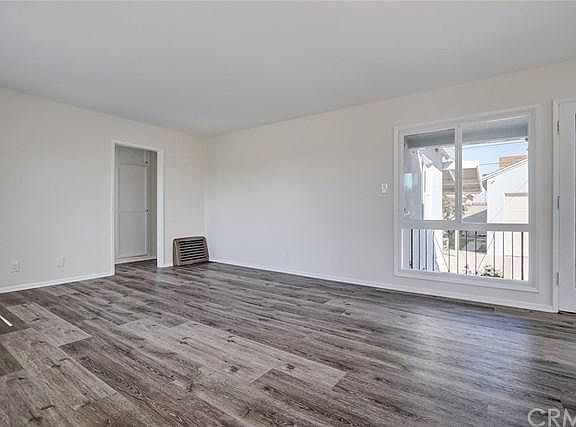 5th image of 15204 S Wilton Pl