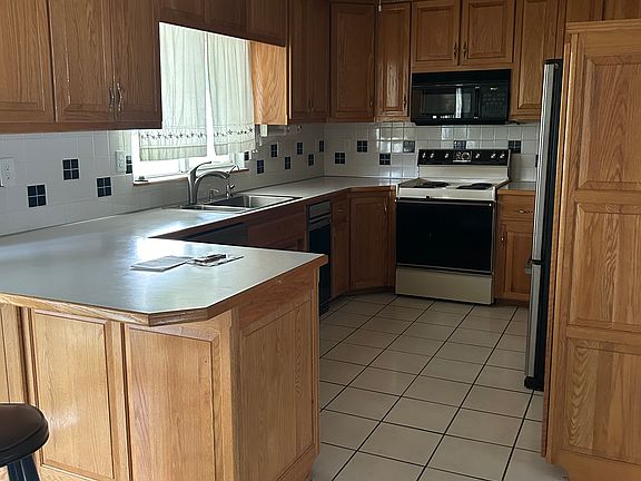4th image of 111 N 2nd St