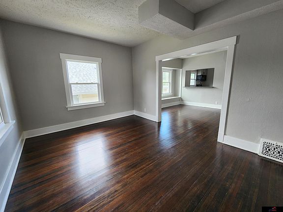 4th image of 4205 Parker St