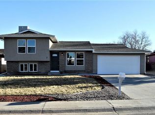 8 Sovereign Cir, Pueblo, CO 81005