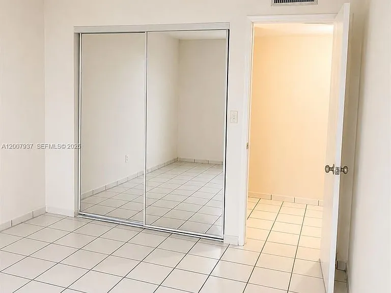 310 Fontainebleau Blvd #406 — Photo 7
