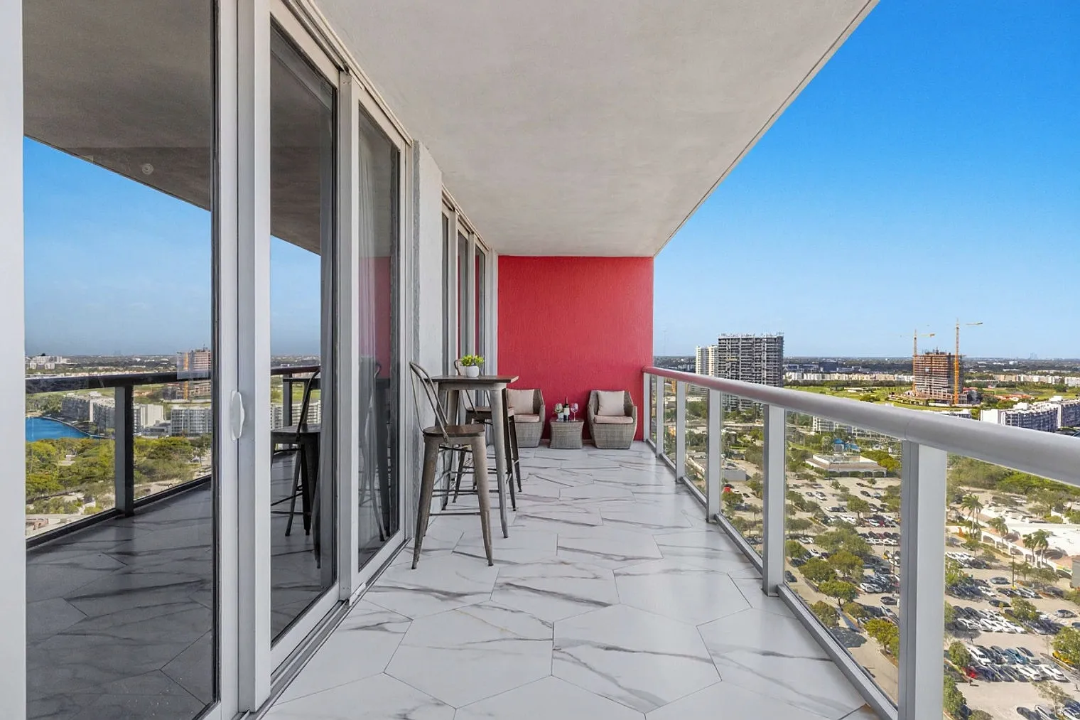 1 bed, 1.0 bath, 699 sqft, $2,384 — Photo 4