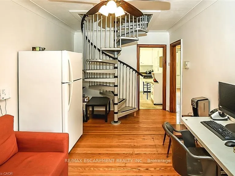 9 Gary Ave — Photo 5
