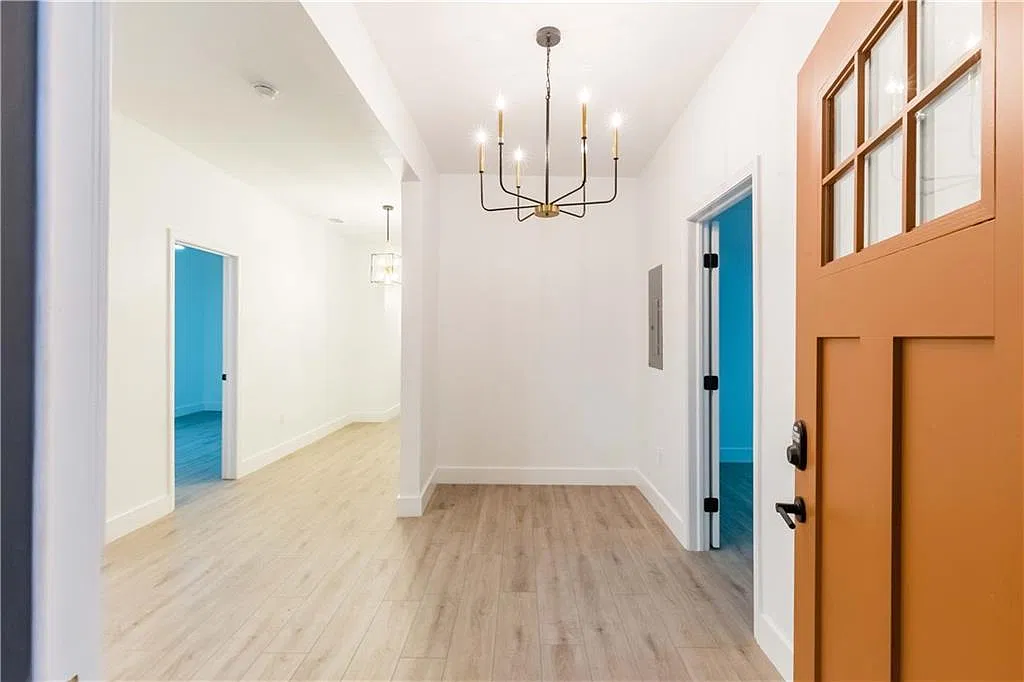5 bed, 3.0 bath, 2310 sqft, $3,995 — Photo 4