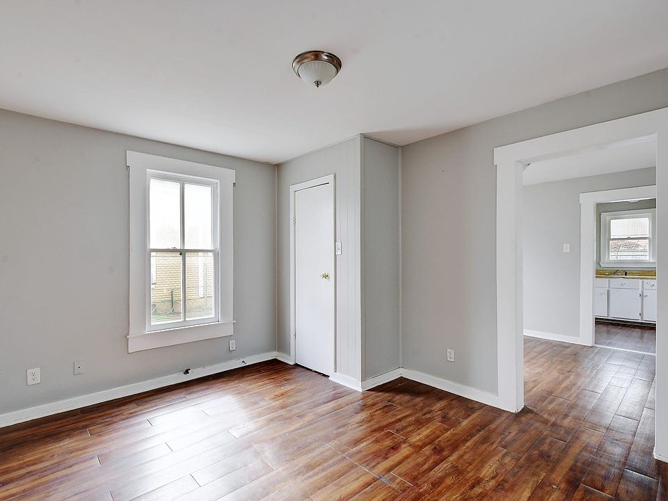 1st image of 821 S Smith St