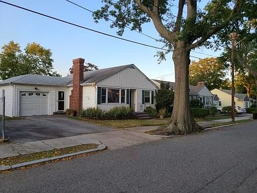 3rd image of 23 Royal Ave