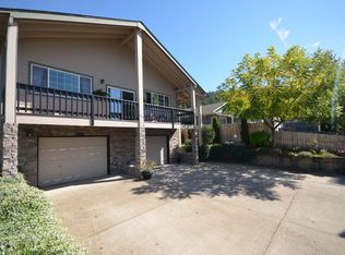 329 S 70th Pl, Springfield, OR 97478
