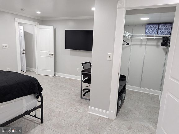 4th image of 2223 Callow Ave #B