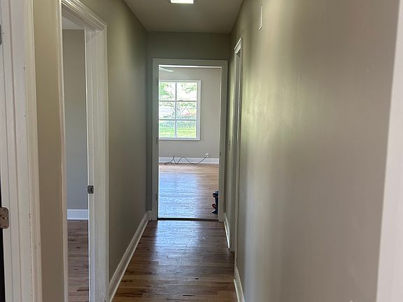 4th image of 403 E Northfield Blvd