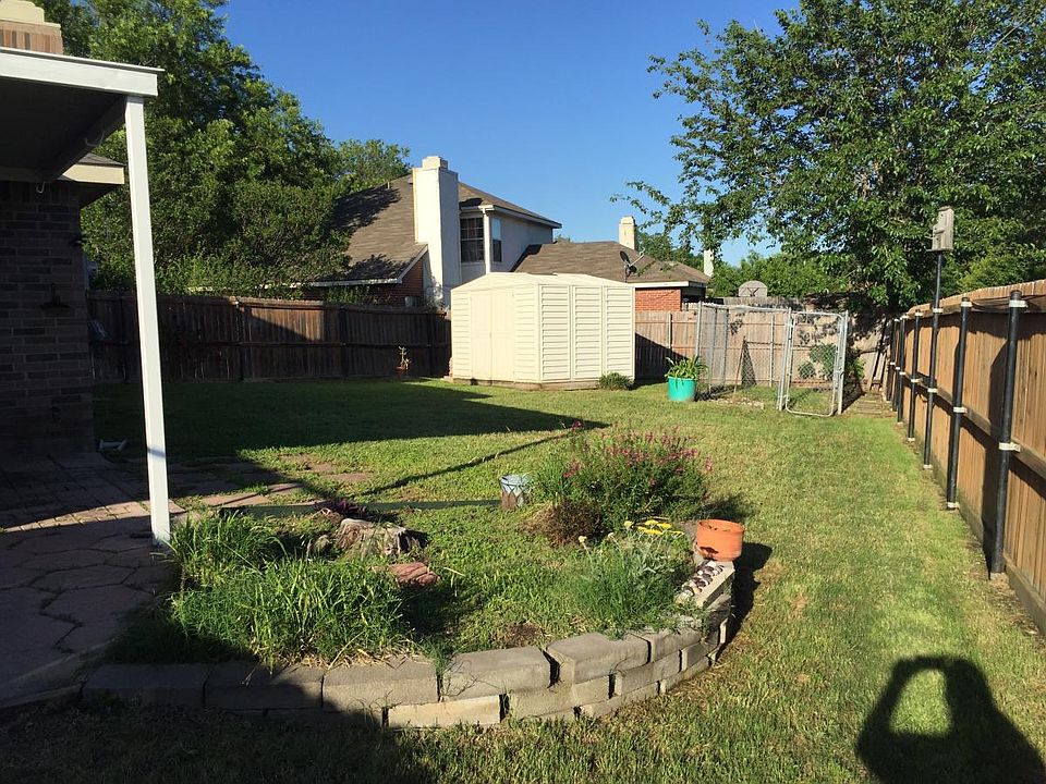 2nd image of 404 Surrey Pl