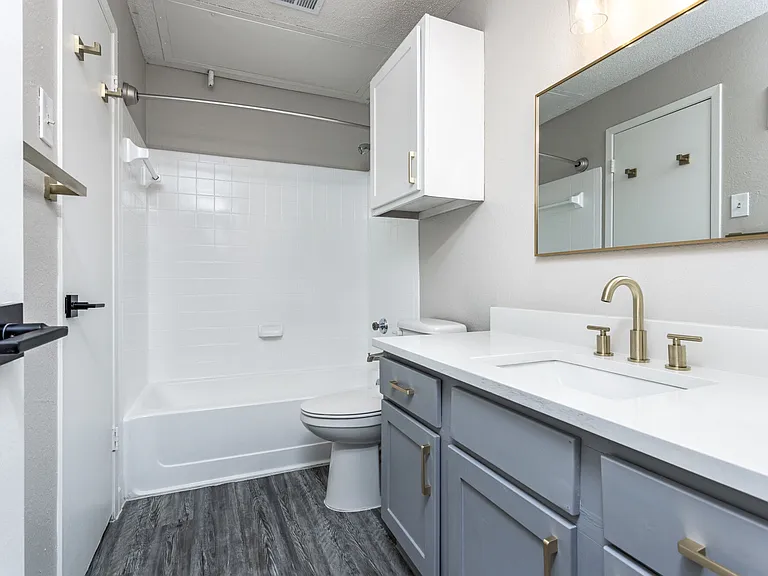 Ashton Oaks Apartments — Photo 5