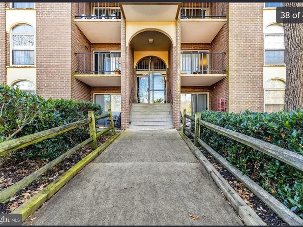 3322 Woodburn Village Dr APT 22, Annandale, VA 22003
