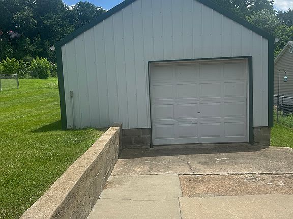 3rd image of 615 Kansas St
