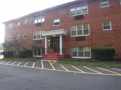 1st image of 2036 N Woodrow St APT 1