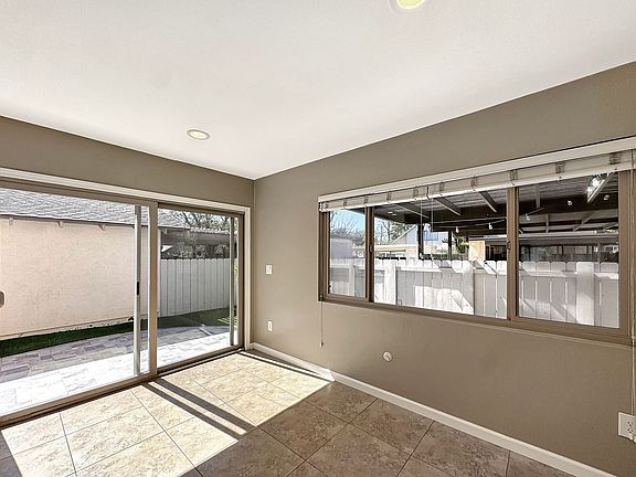 5th image of 10742 Escobar Dr