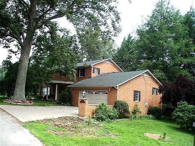 2nd image of 8 Larchmont Dr