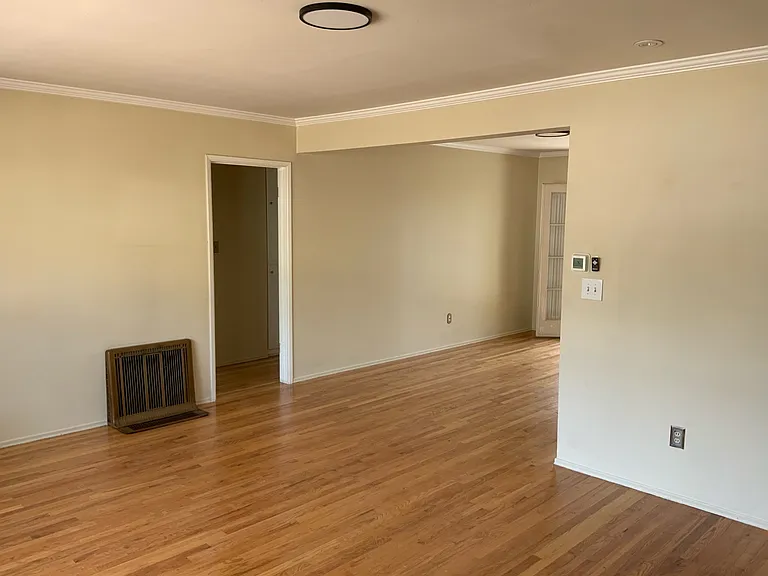 5853 Adelaide Ave #5855 — Photo 3