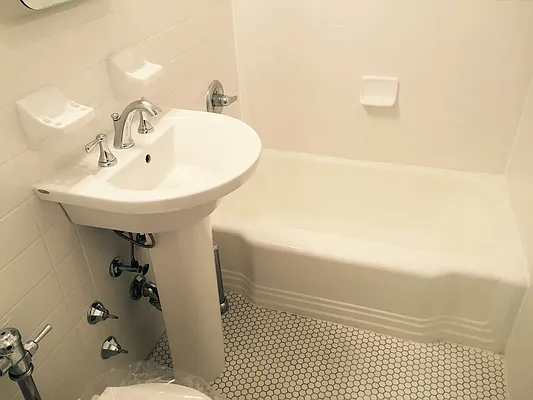 Rented by Metropolis Real Estate of Manhattan | media 18