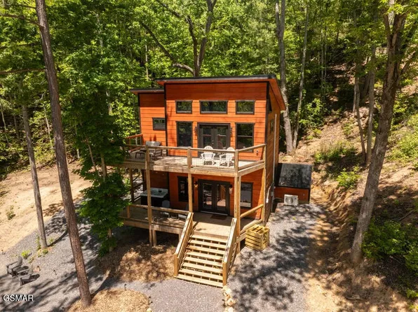 2672 Sulpher Springs Way, Sevierville, TN 37862