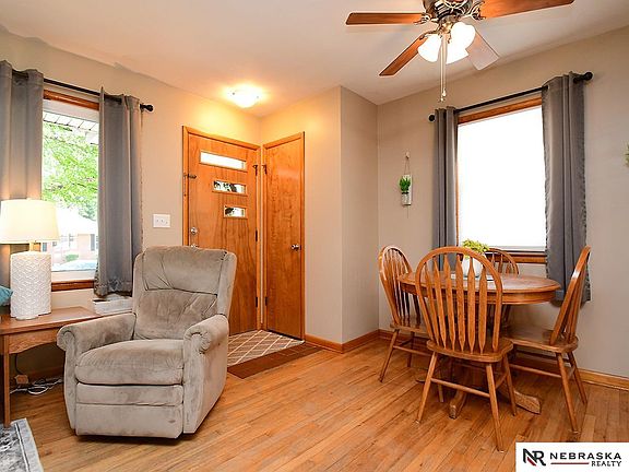 5th image of 825 E Avon Ln