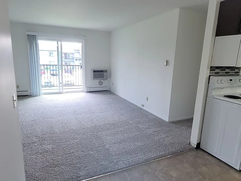 Elkhorn Village Apartments | 1 & 2 Bedroom Apartments in Elkhorn, WI Heat Included — Photo 25