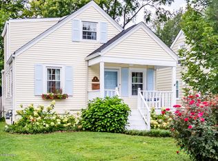 240 Clover Ln, Saint Matthews, KY 40207