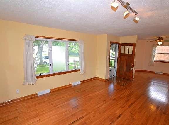 5th image of 1835 Manitoba Ave