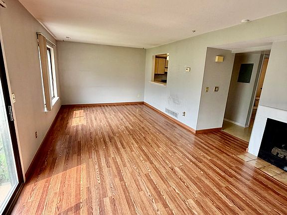 4th image of 325 Briarcrest Dr