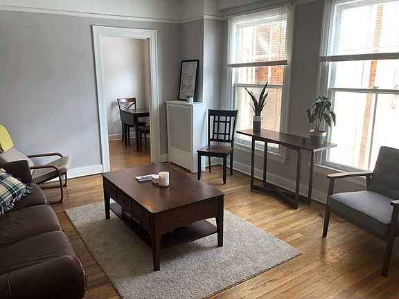 2nd image of 547 Cherry St SE #3E