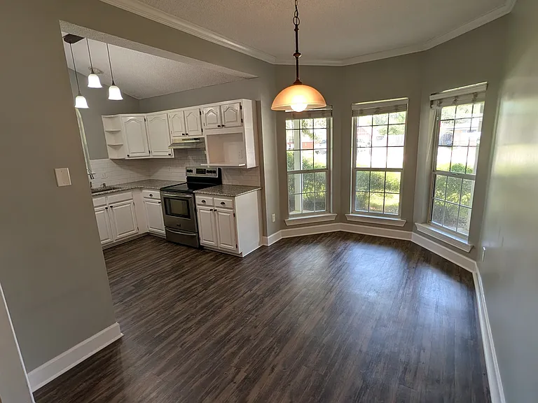 540 Linda St — Photo 2