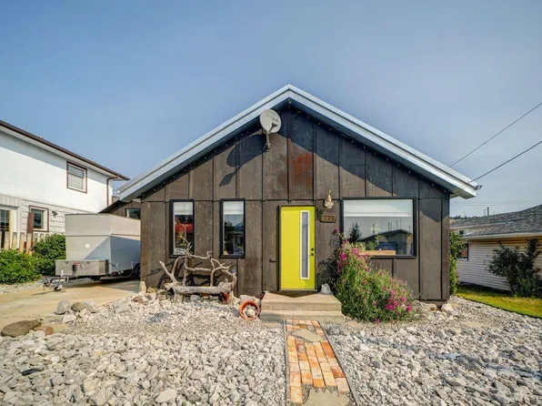 8137 S 19th Ave, Crowsnest Pass, AB T0K 0M0