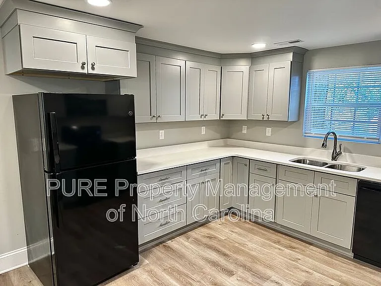 708 Union St S — Photo 45