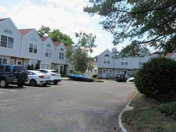 Exterior Neighborhood (street photo)