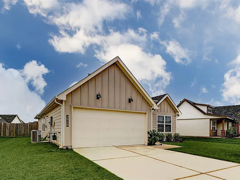 3910 Beltingham Bend Way — Photo 2