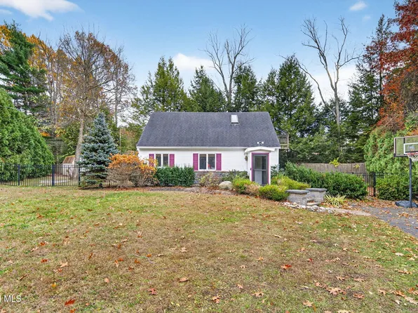 10 Katherine Terrace, Clifton Park, NY 12065