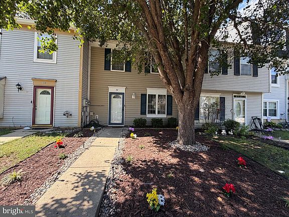 3rd image of 32 Meadowside Ct