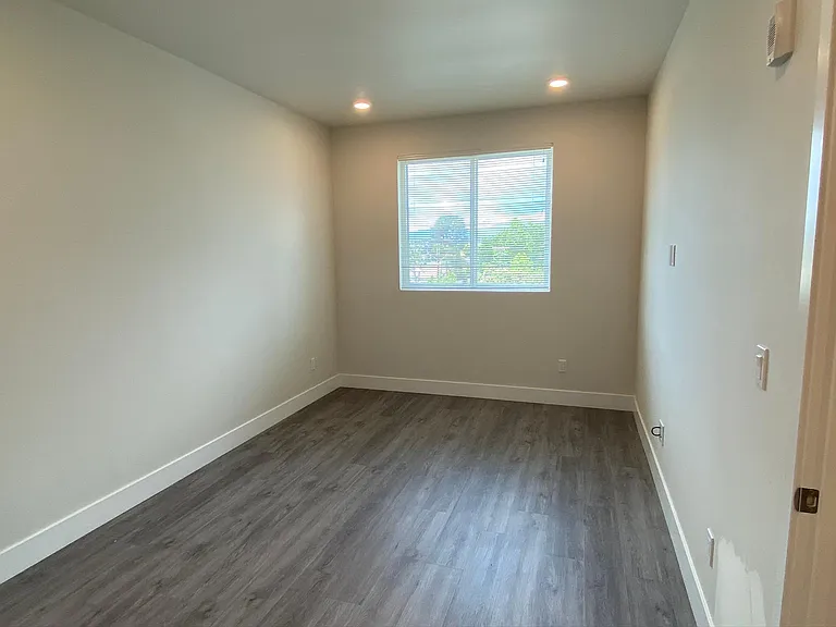 12555 Vanowen St #402 — Photo 6